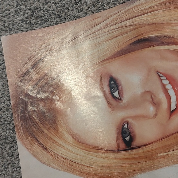 Avril Lavigne Hand Signed Autograph Photo - Picture 6 of 6